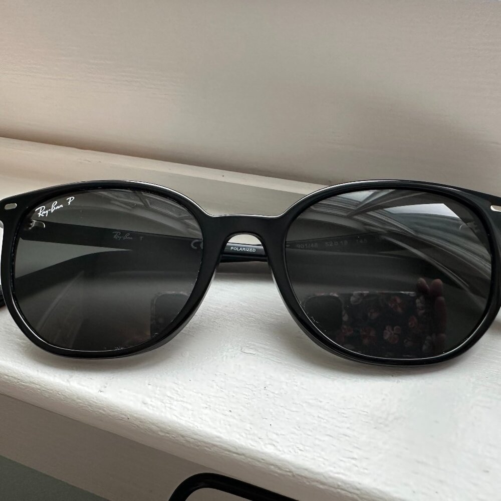 Ray-Ban Elliot women's sunglasses in Black